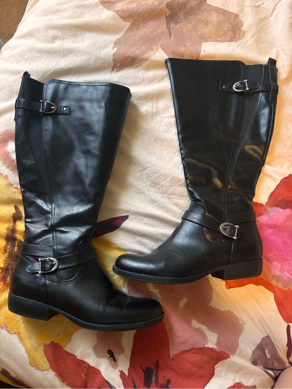 Black Knee-High Boots - Classic Women's Leather Style